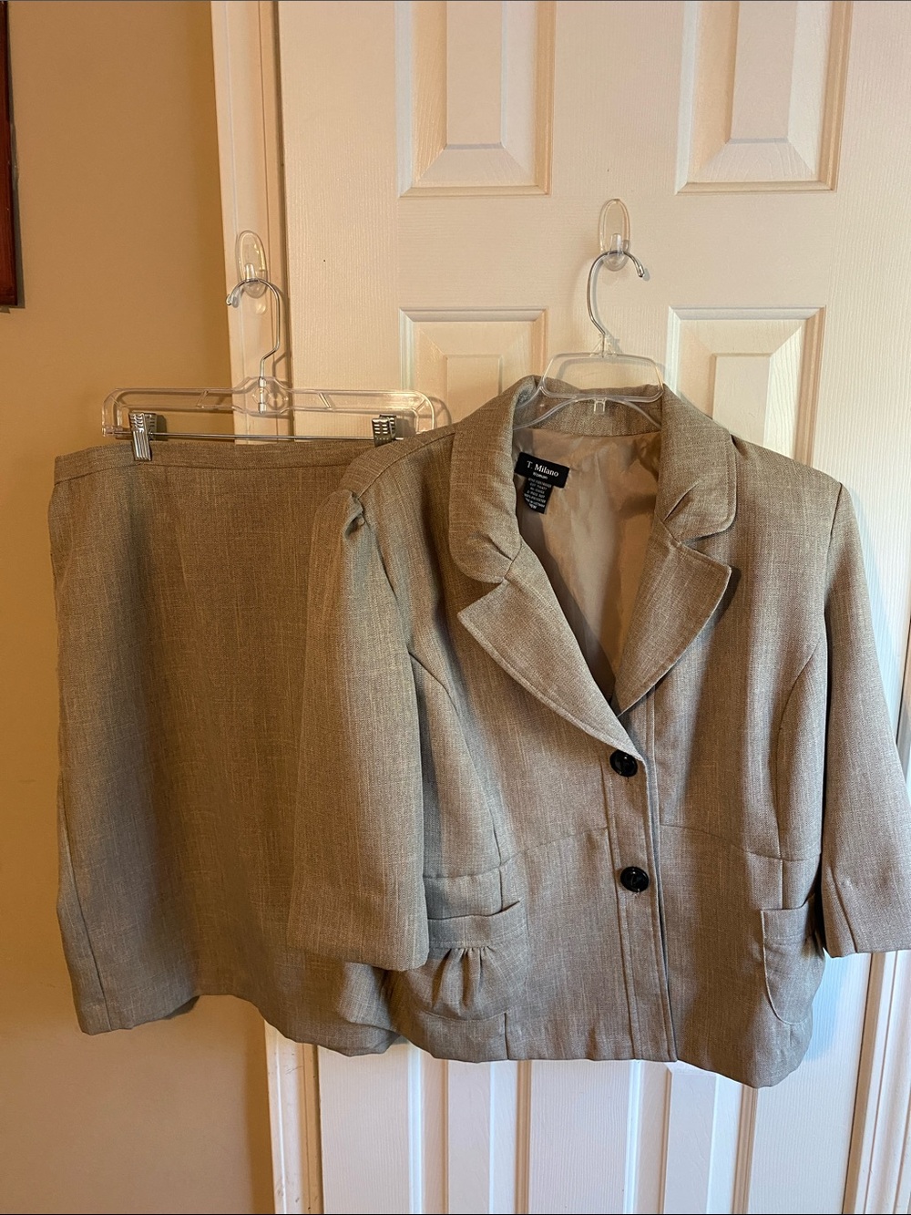 T. Milano Women's Taupe Short-Sleeve Blazer & Skirt Set 18 W